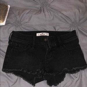 HOLISTER black jean shorts